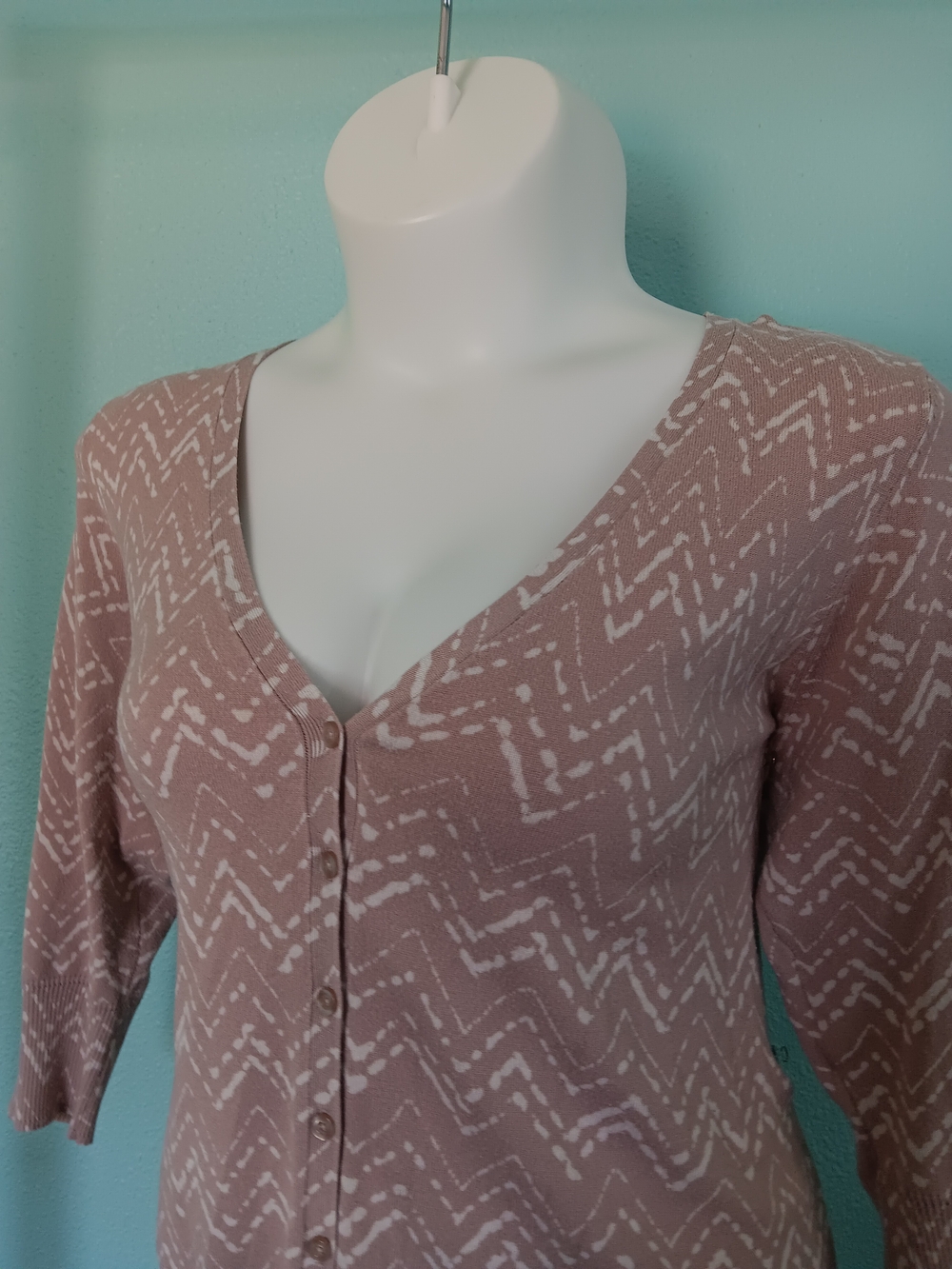 Maurices 3x Women's V-Neck Button Front Sweater - Beige Chevron Patter